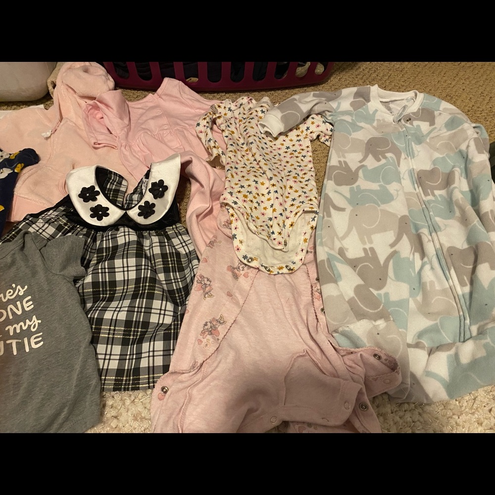 Selling bundle of little girls clothes 0-3 and 3-6 months. Good condition